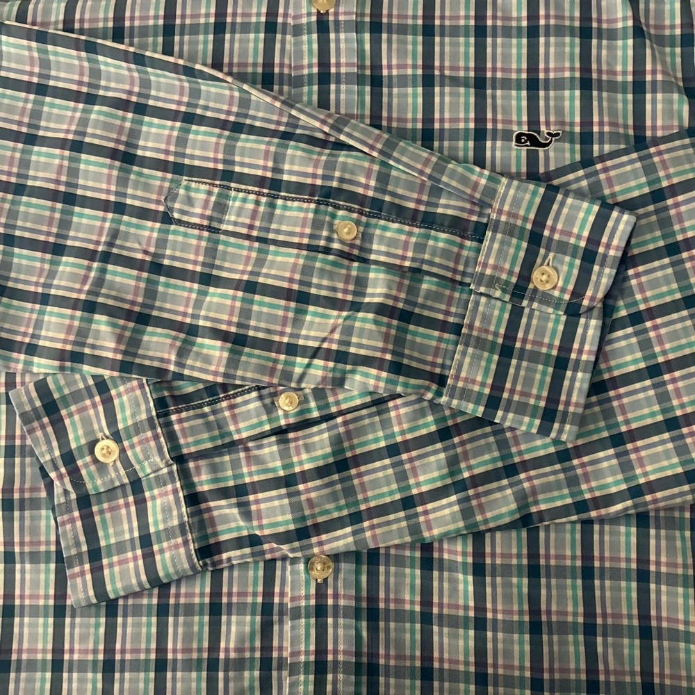 Vineyard Vines casual button